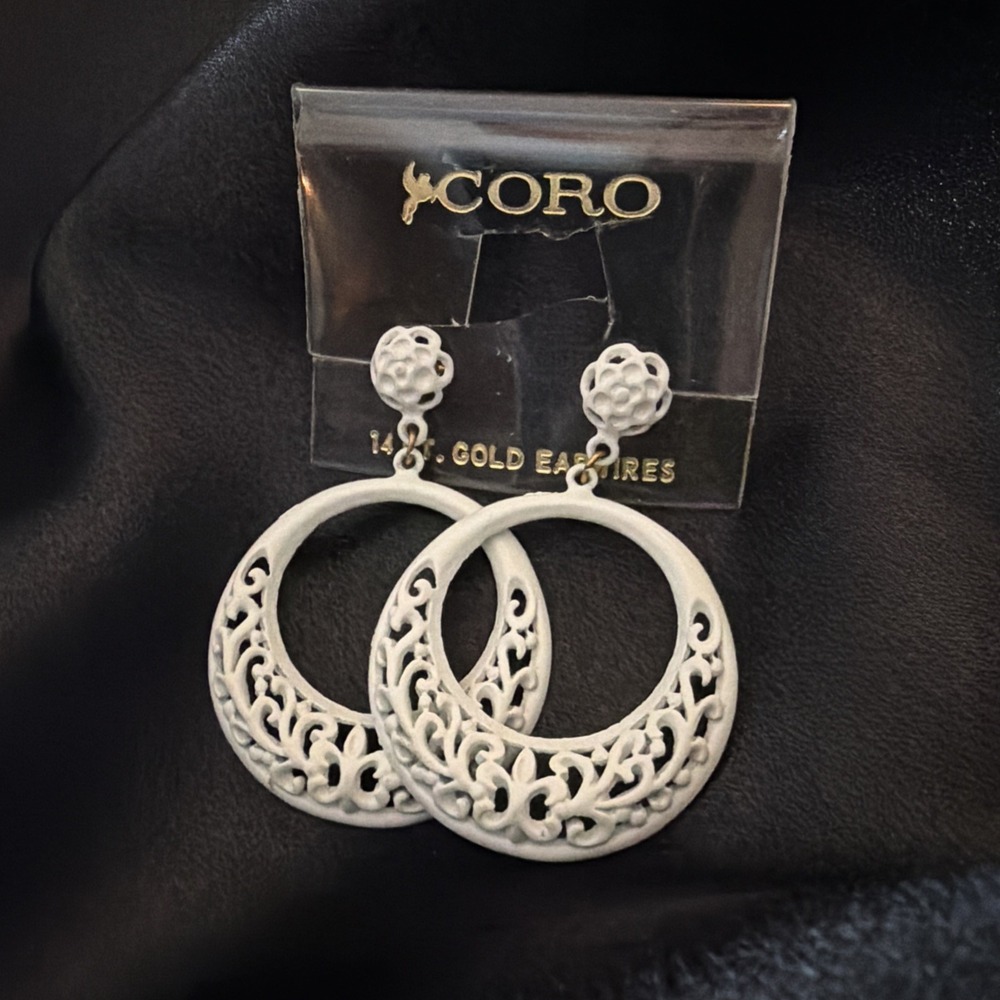 CORO White Enamel Hoop Filigree Drop Earrings Vintage 1950s MCM 14 KT Gold Posts